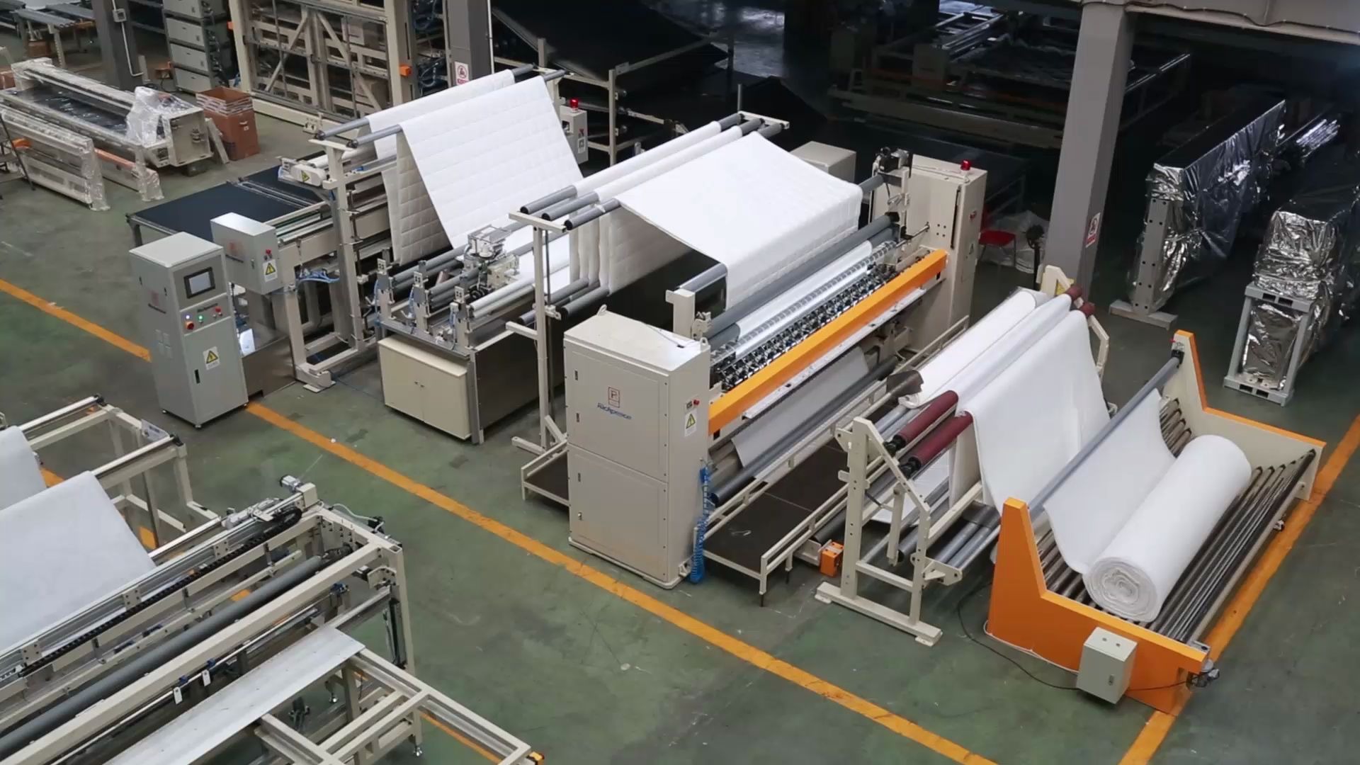 家纺企业喜爱又热衷的全自动锁四边绗缝机受欢迎是有原因的成品质量