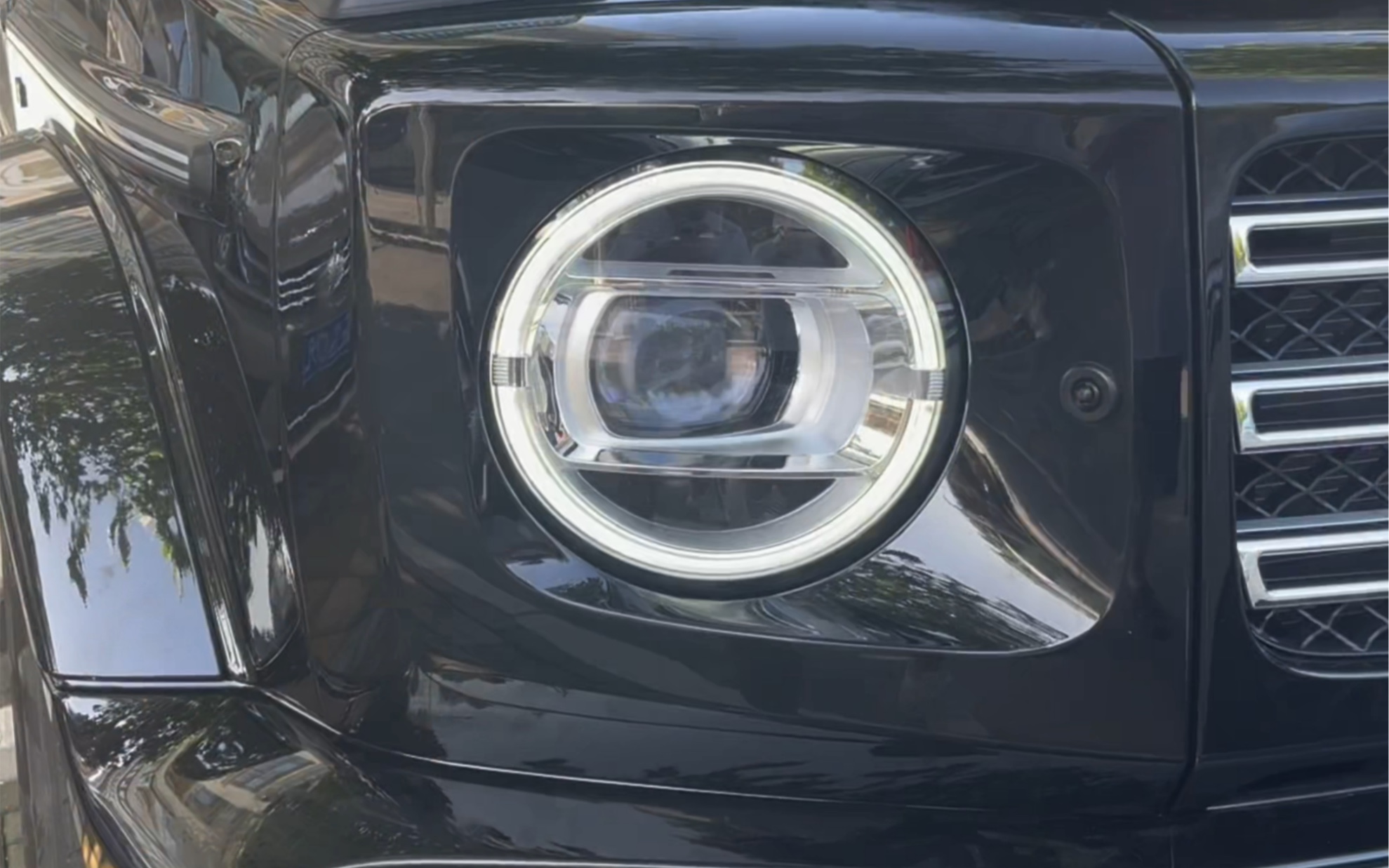 奔驰g350的几何多光束大灯