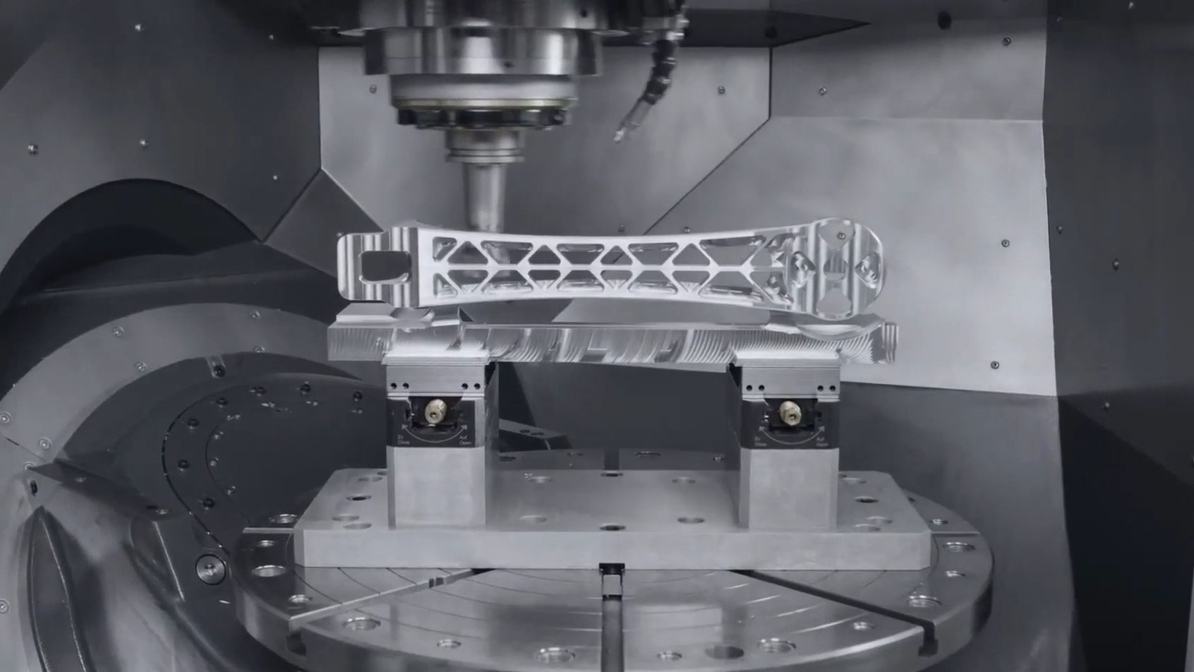 德马吉五轴加工中心加工演示