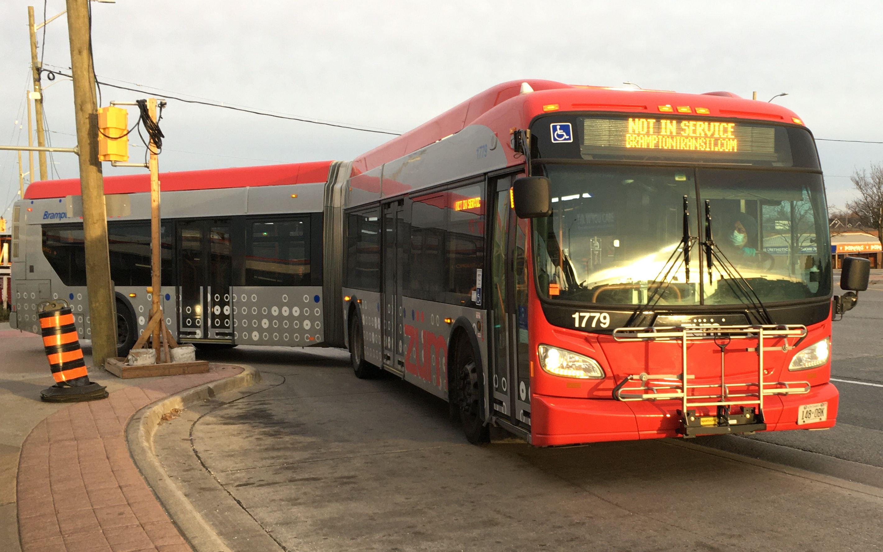 [图]Brampton Transit 501 Zum Queen Eastbound and Westbound Bus Ride POV