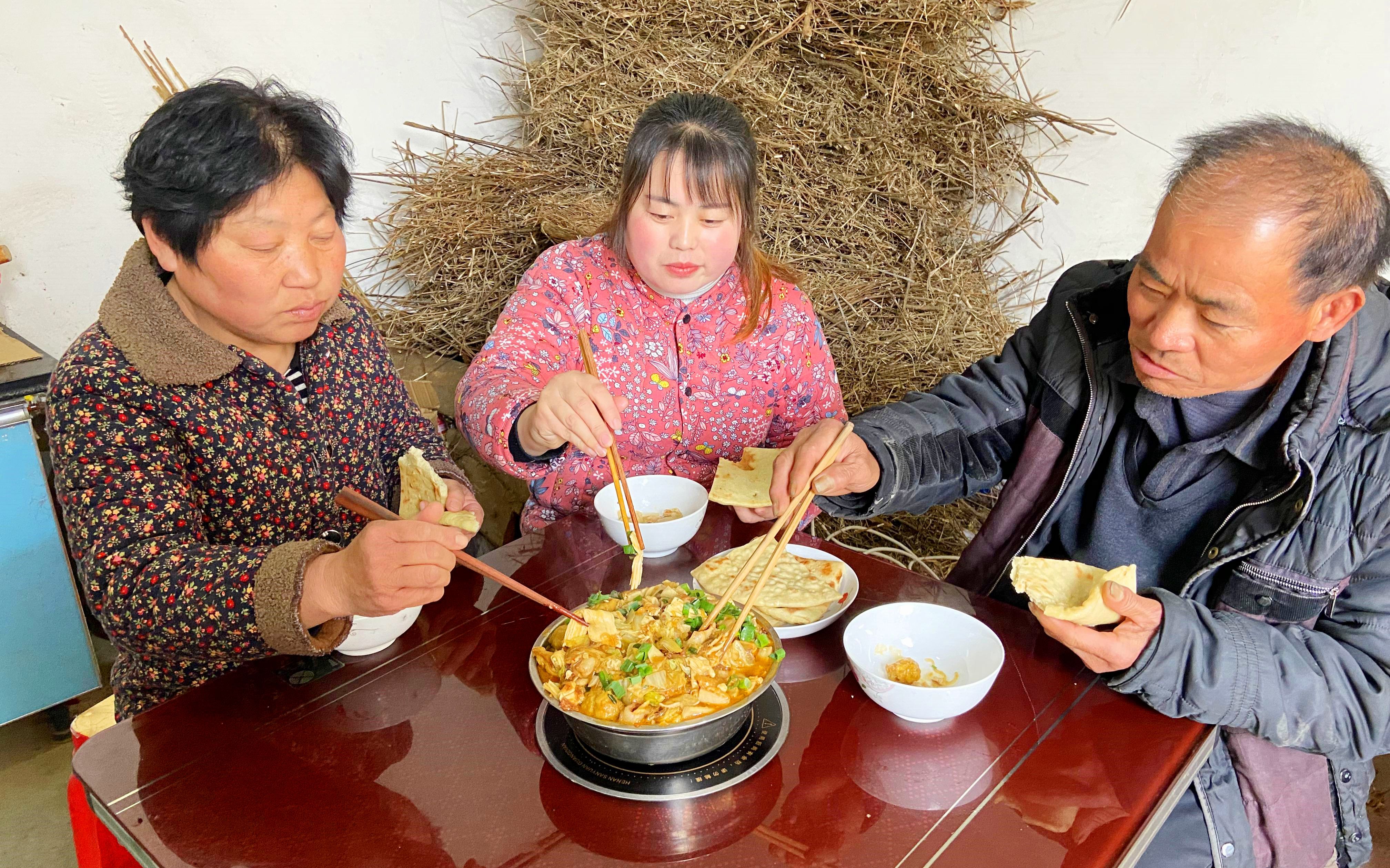 河南农家美食大烩菜,家家户户都爱吃,天冷熬一锅,热乎乎真过瘾