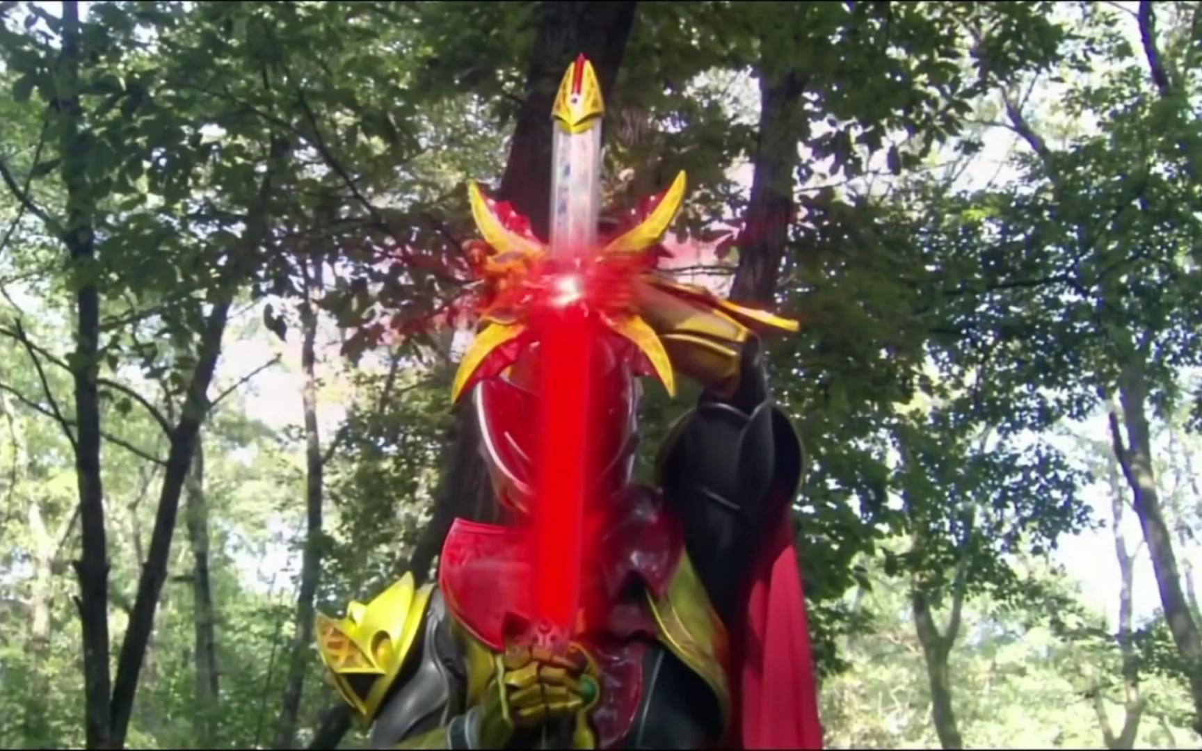 众所周知 魔皇是kiva真正的姿态,最终形态是拿着魔皇剑的kiva魔皇