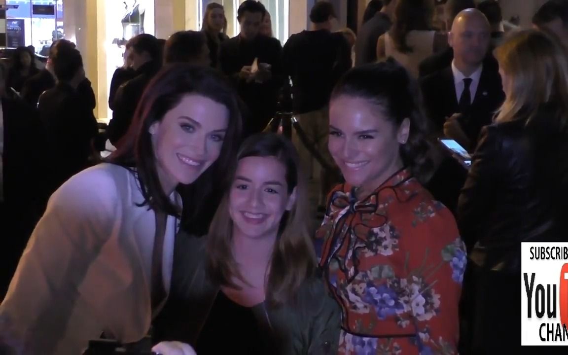 [图]【处女情缘 Bridget&Yara见粉丝】Bridget Regan and Yara Martinez greet fans