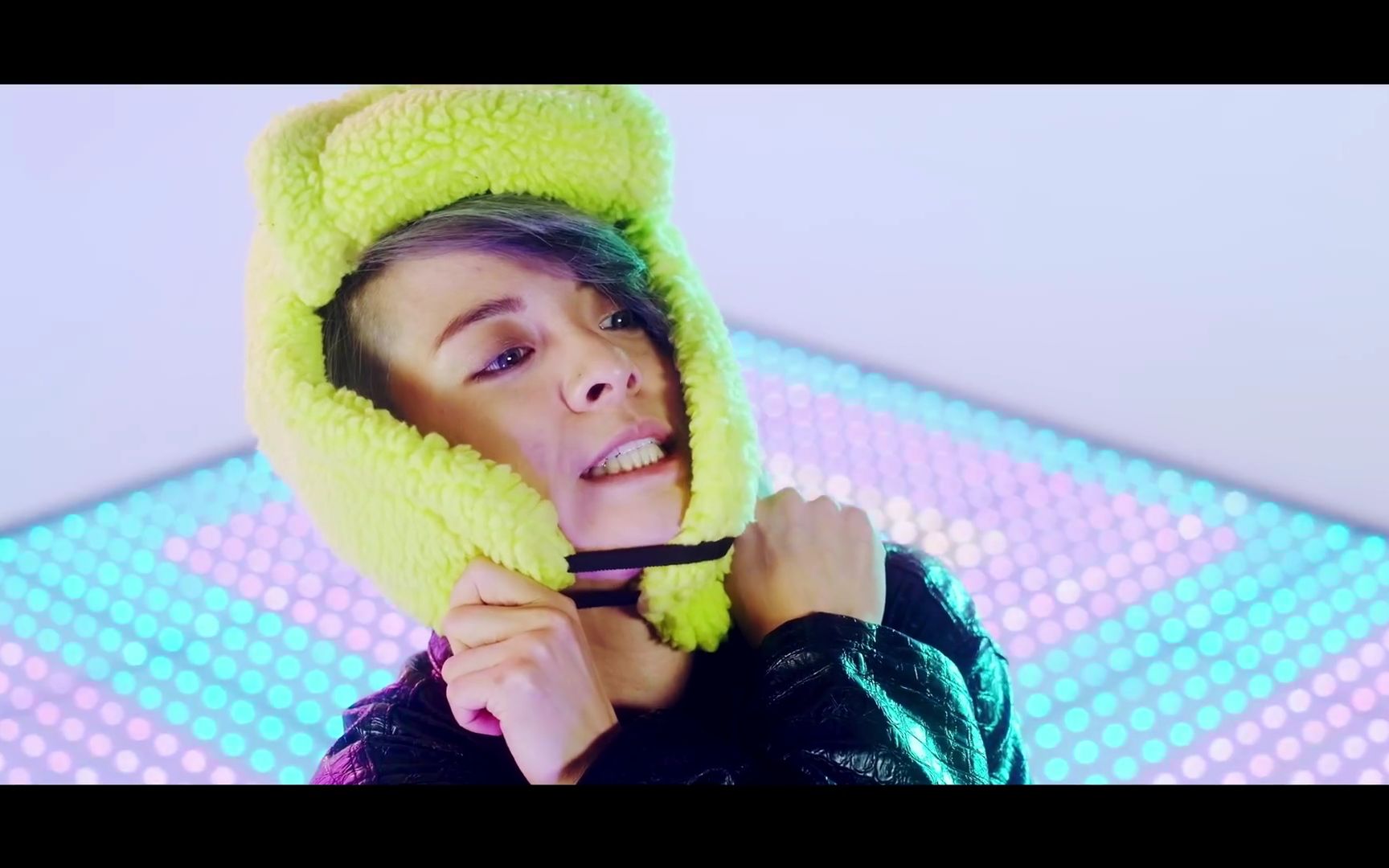 amber刘逸云neon官方mvfeatpeniel