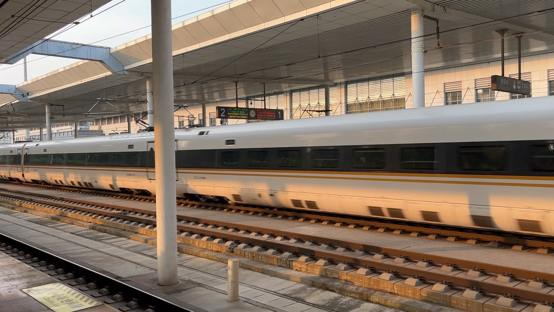 cr400bf-b高速通过泰安站