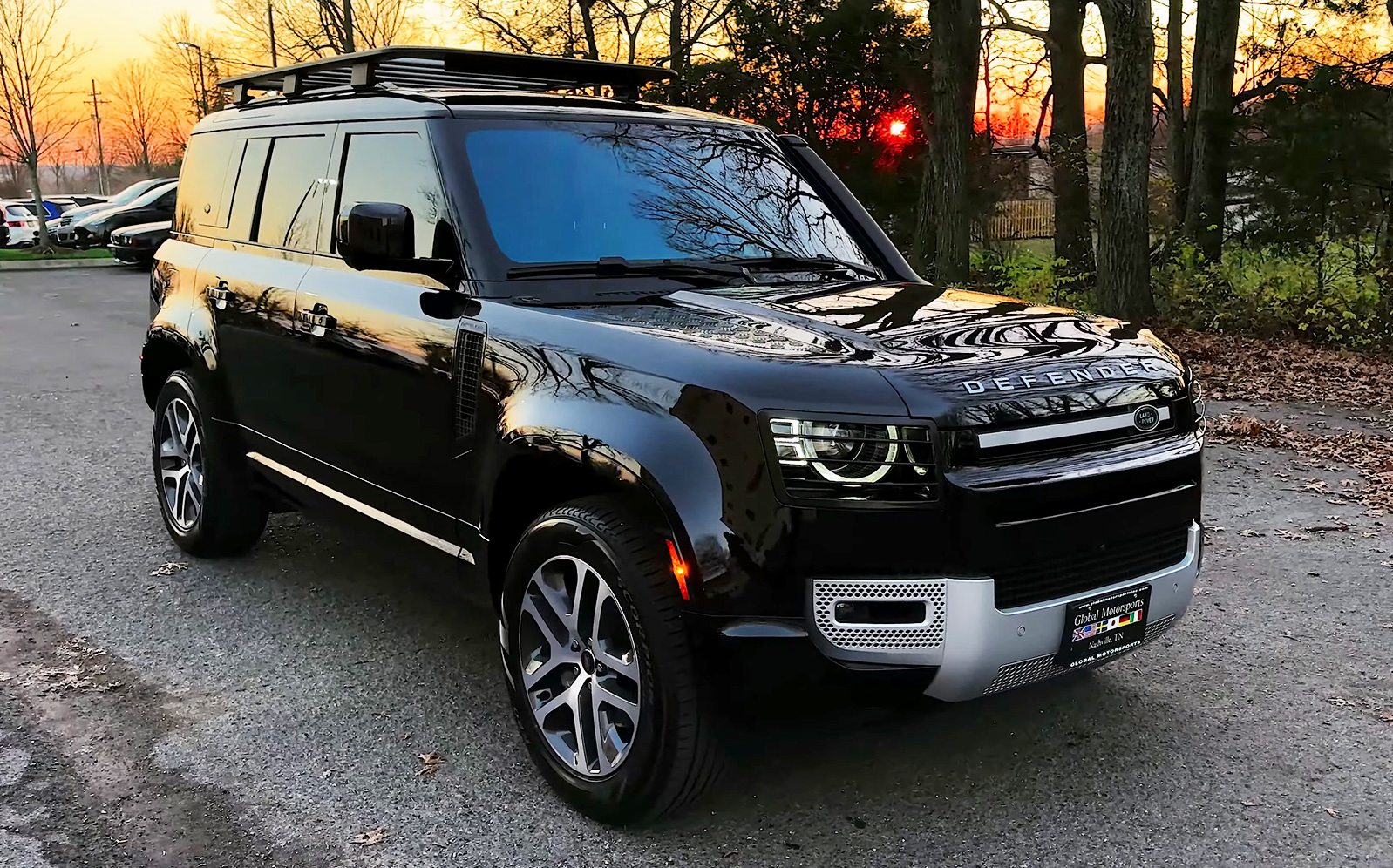 【medcars】门店实拍 路虎卫士110 p400 圣托里尼黑 2023款