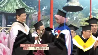 Скачать видео: 【台综】台湾大学毕业典礼上, 响起了解放军海军军歌……