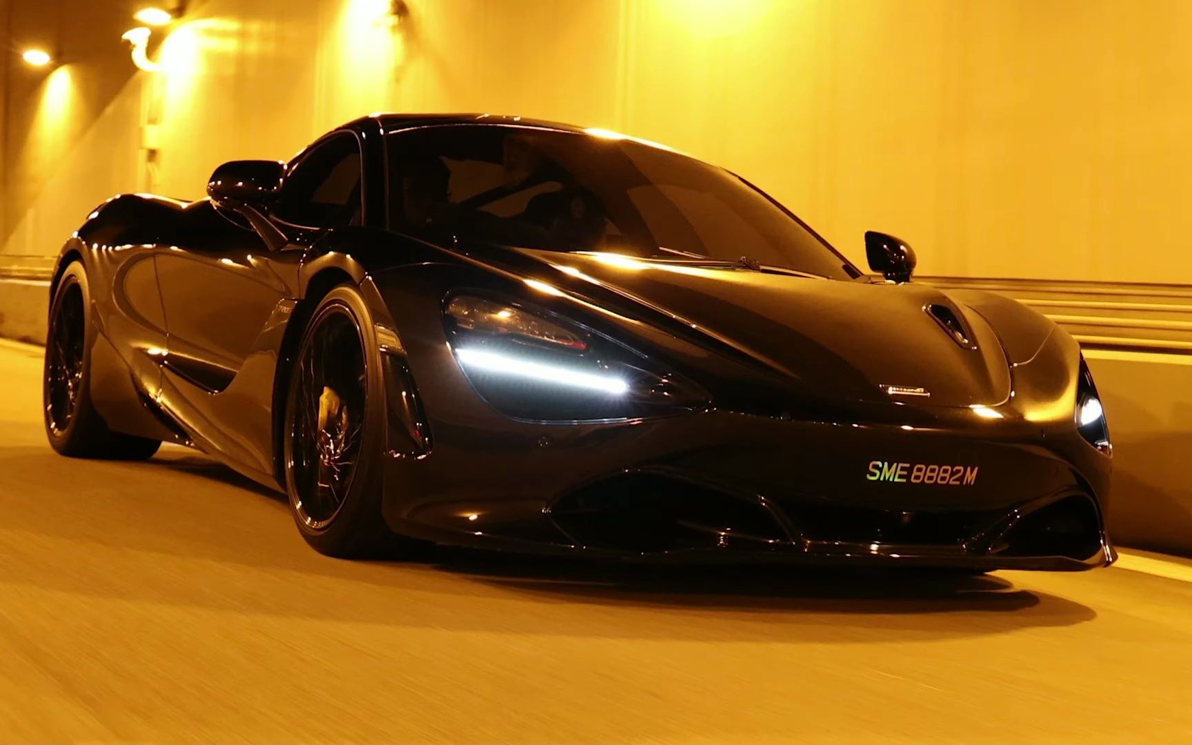 全黑mclaren 720s炸街