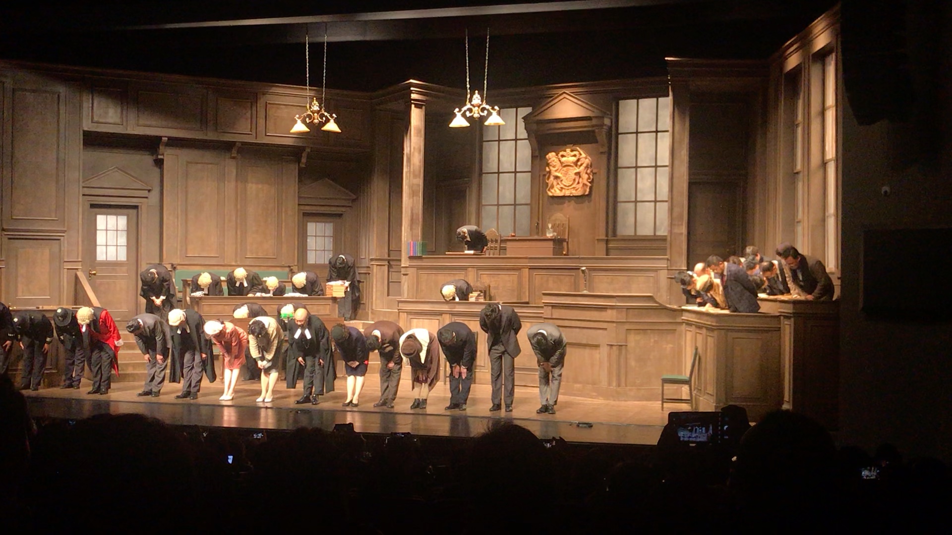 话剧原告证人谢幕改自阿婆小说控方证人