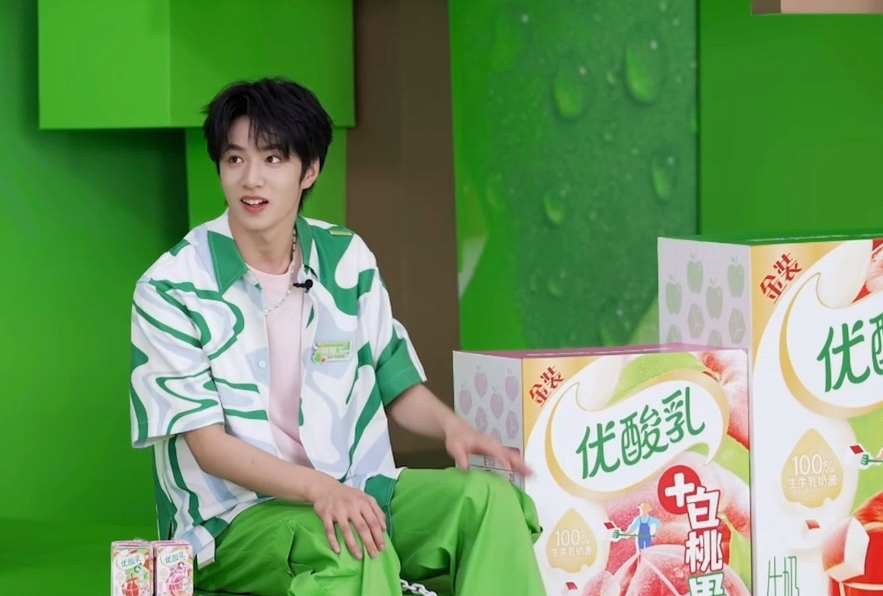 【刘耀文】"讲完情话之后还要抬头问行吗?眼睛亮晶晶好可爱哇!