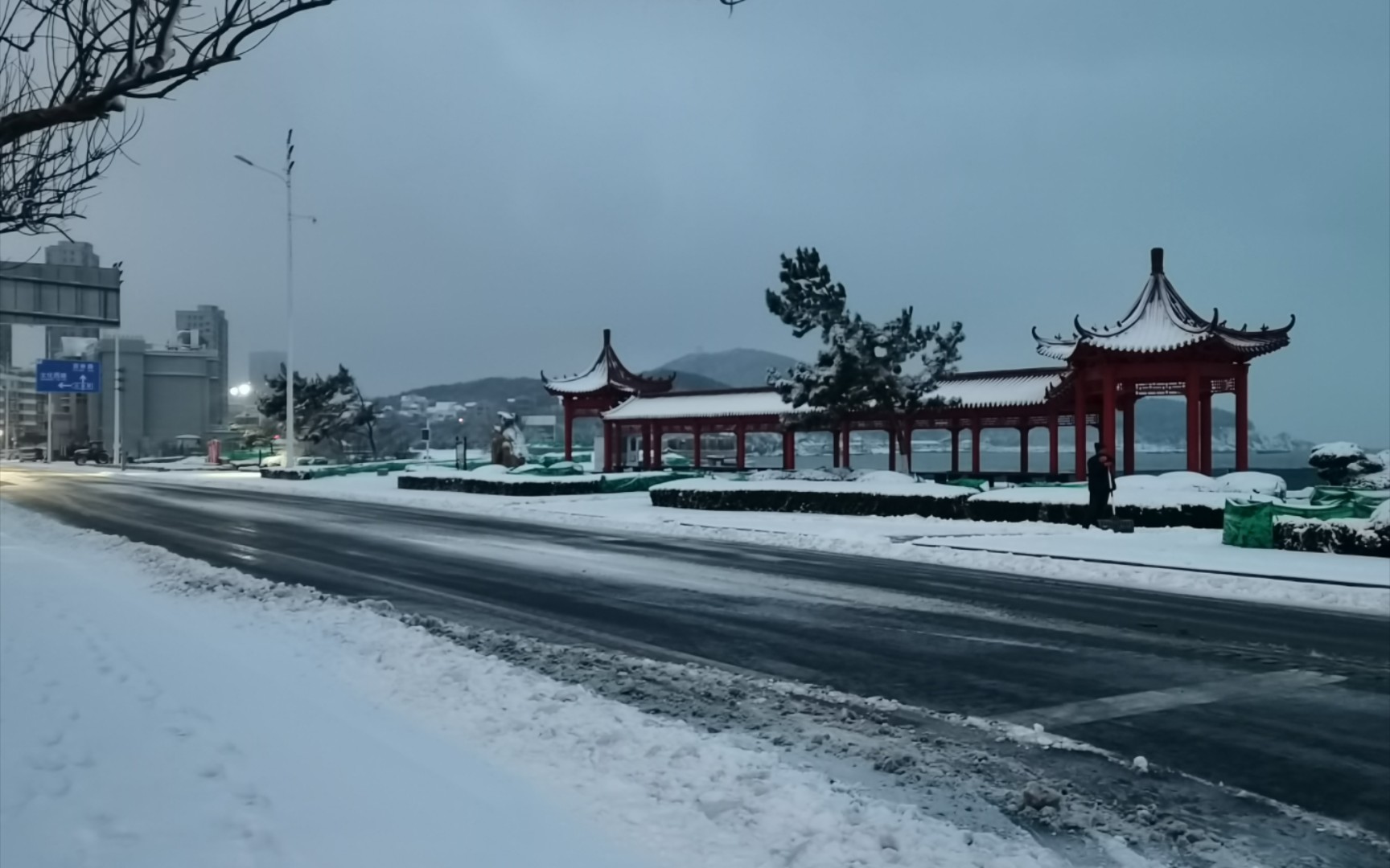 威海有山有海的滨海小城又开始下雪了