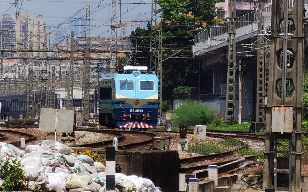 ss8 0001担当k1207通过射击场道口