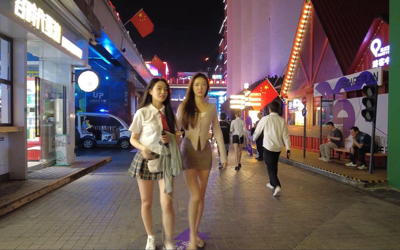 广州步行街上,充满着各种时尚优雅的美女,令人陶醉不已