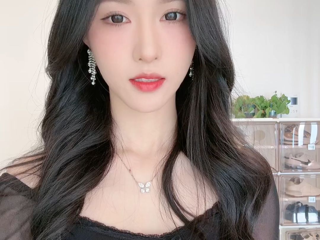 赵菀儿 新年快乐呀 2024年 02 09 13 07 57-000_拼合