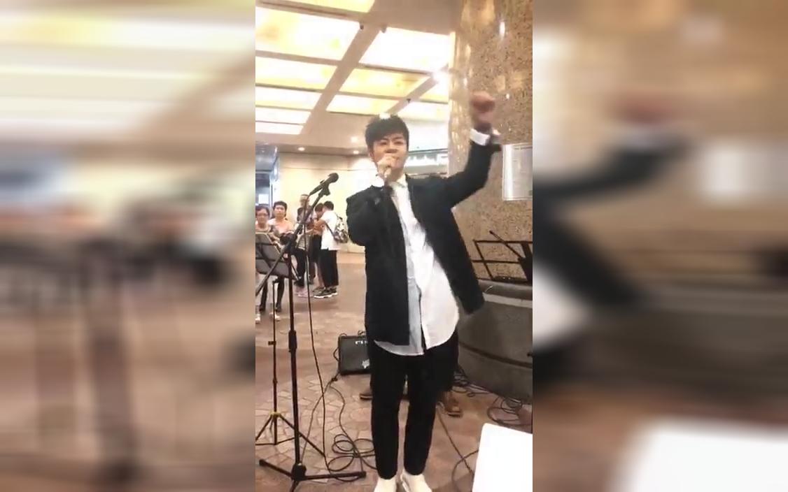 【许廷铿】突袭铜锣湾busking 演唱《青春颂》《停半分钟听一阕歌》《海阔天空》2018.09.14哔哩哔哩bilibili