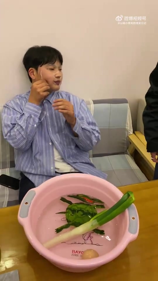 张若宇:你知道一个大嘴巴子对一个成年人是多大的伤害吗