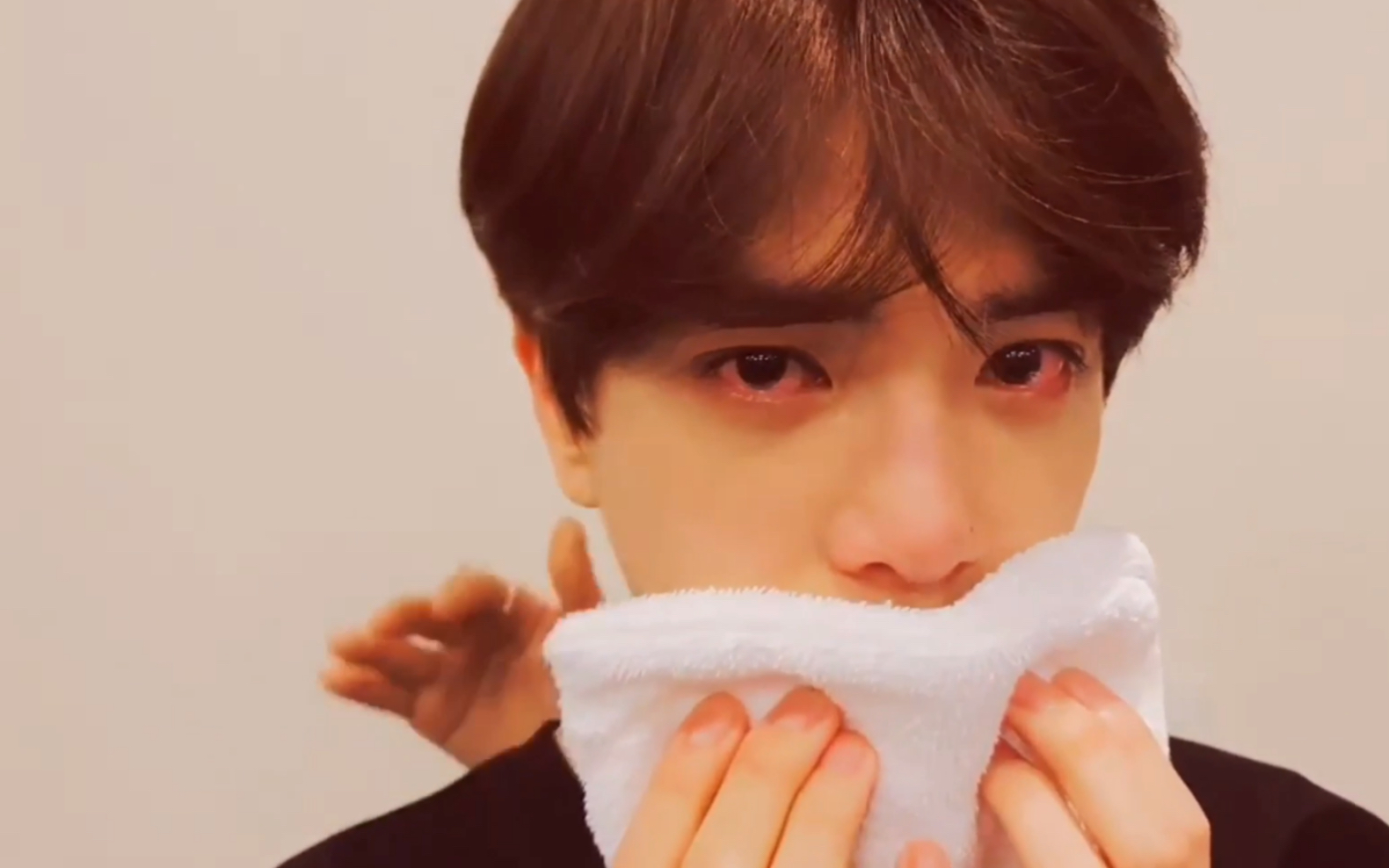 金泳勋哭哭_哔哩哔哩 (゜-゜)つロ 干杯~-bilibili