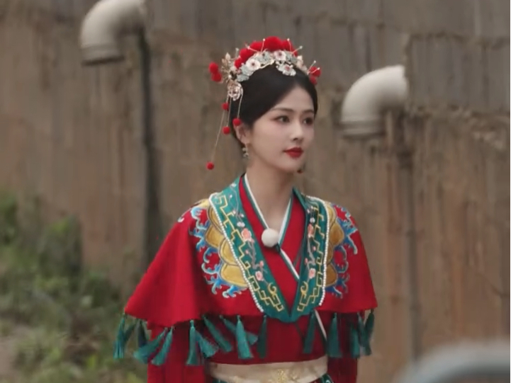 白鹿 #奔跑吧 红色新娘长裙路透