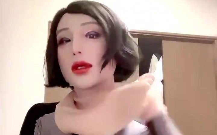 美女面具易容,镜头前女主播揭下脸上的人皮面具(新面具视频575)_哔哩