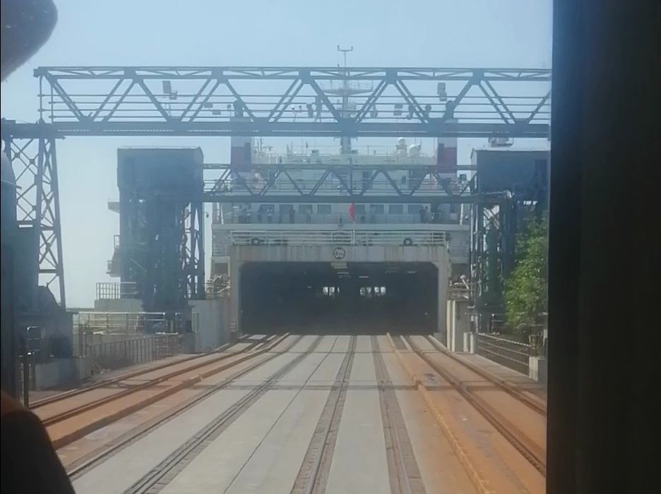 【铁路轮渡】k458在海口上船