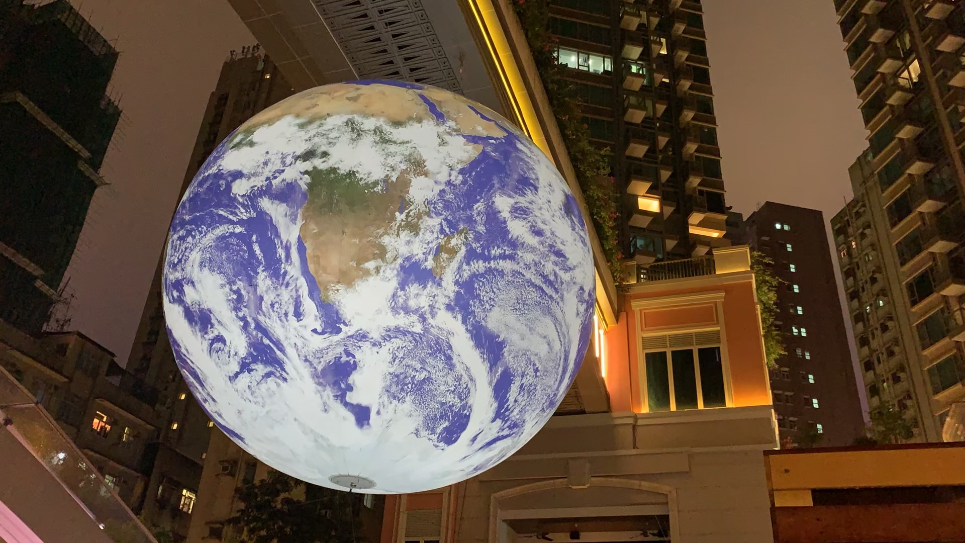 gaia | 地球艺术装置 | luke jerram | 利东街