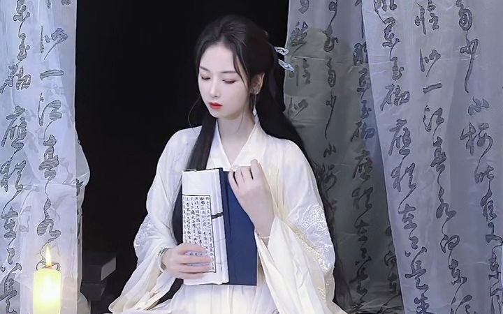 [图]你可曾记得那年槐树下待你归期的冷清少女 她只是亲手抄了你的手书 一遍又一遍