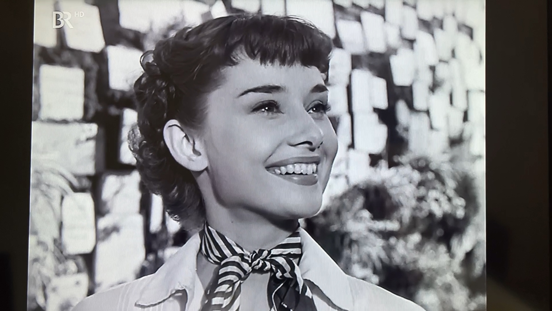 电影《罗马假日》,德语配音. 看看你能听懂多少?