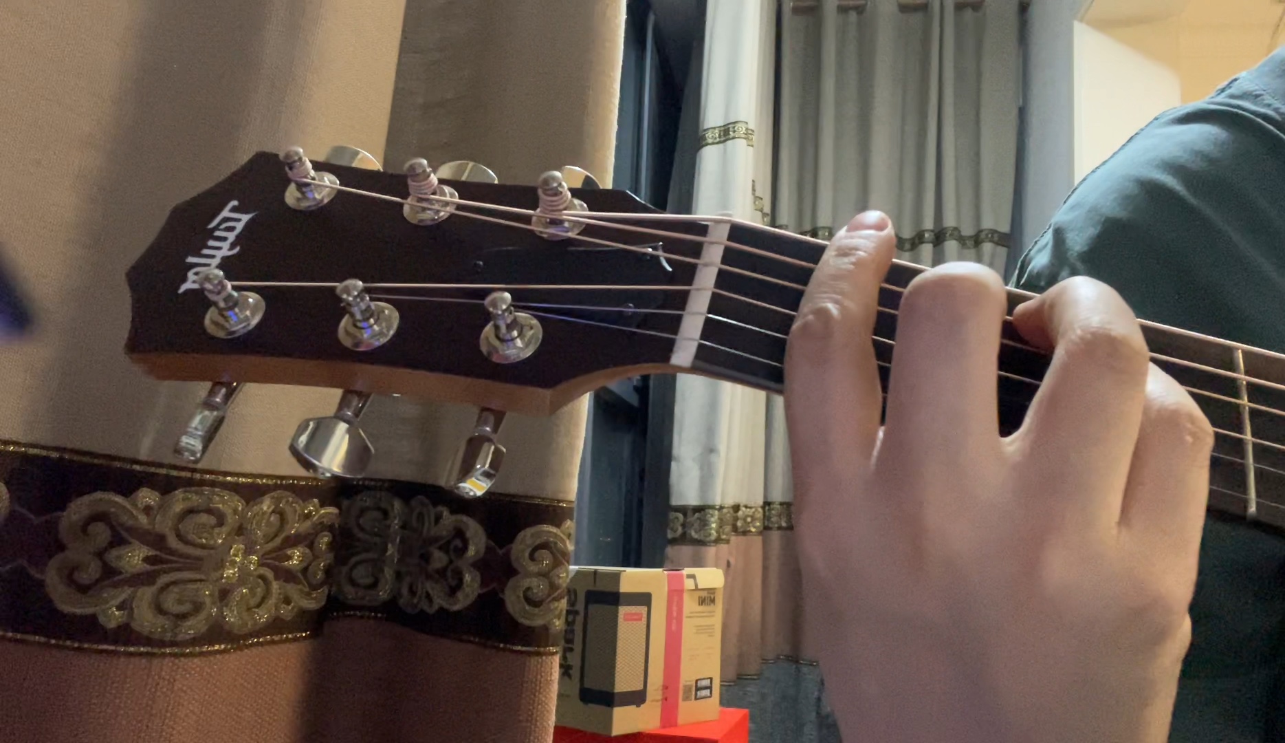 吉他新手练习f大横按 f和弦转换 g和弦