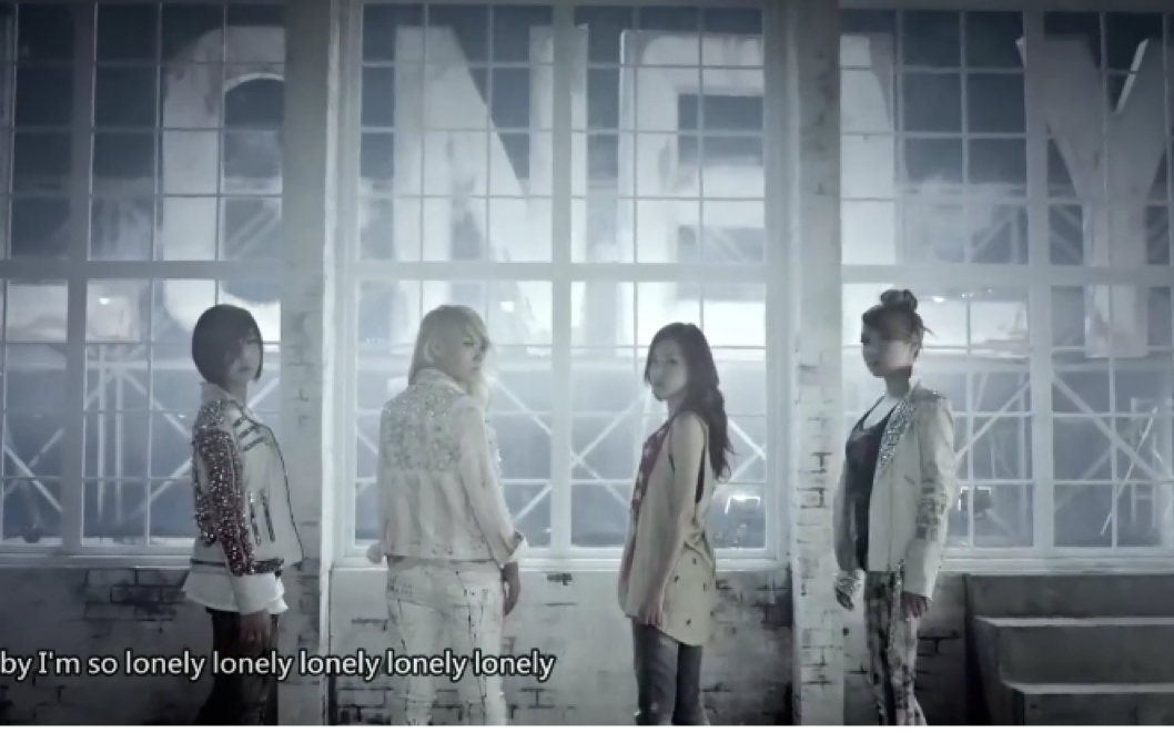 [图]2NE1【那年今日】110512公开《LONELY》MV 中文字幕