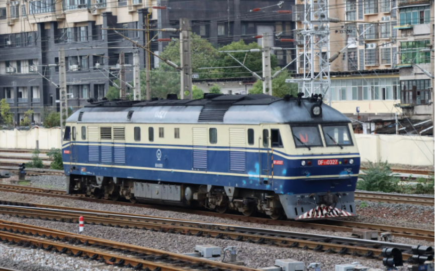 【2023-11-10 鹰潭站】k8729到达机回库