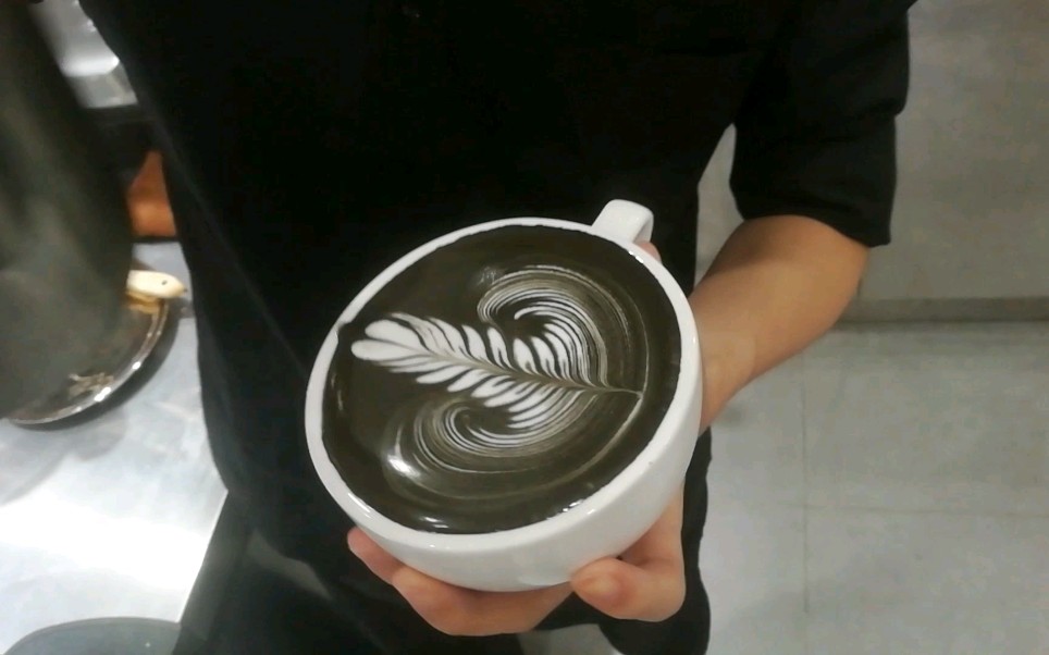 咖啡拉花-树叶(竹炭咖啡)