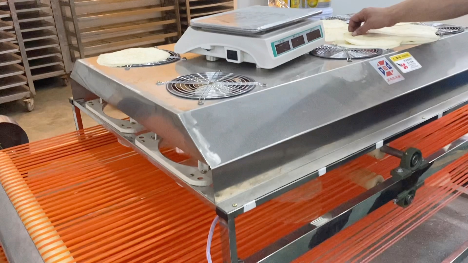 全自动春饼机,多功能春饼机,液压春饼机一机多用,电加热春饼机介绍