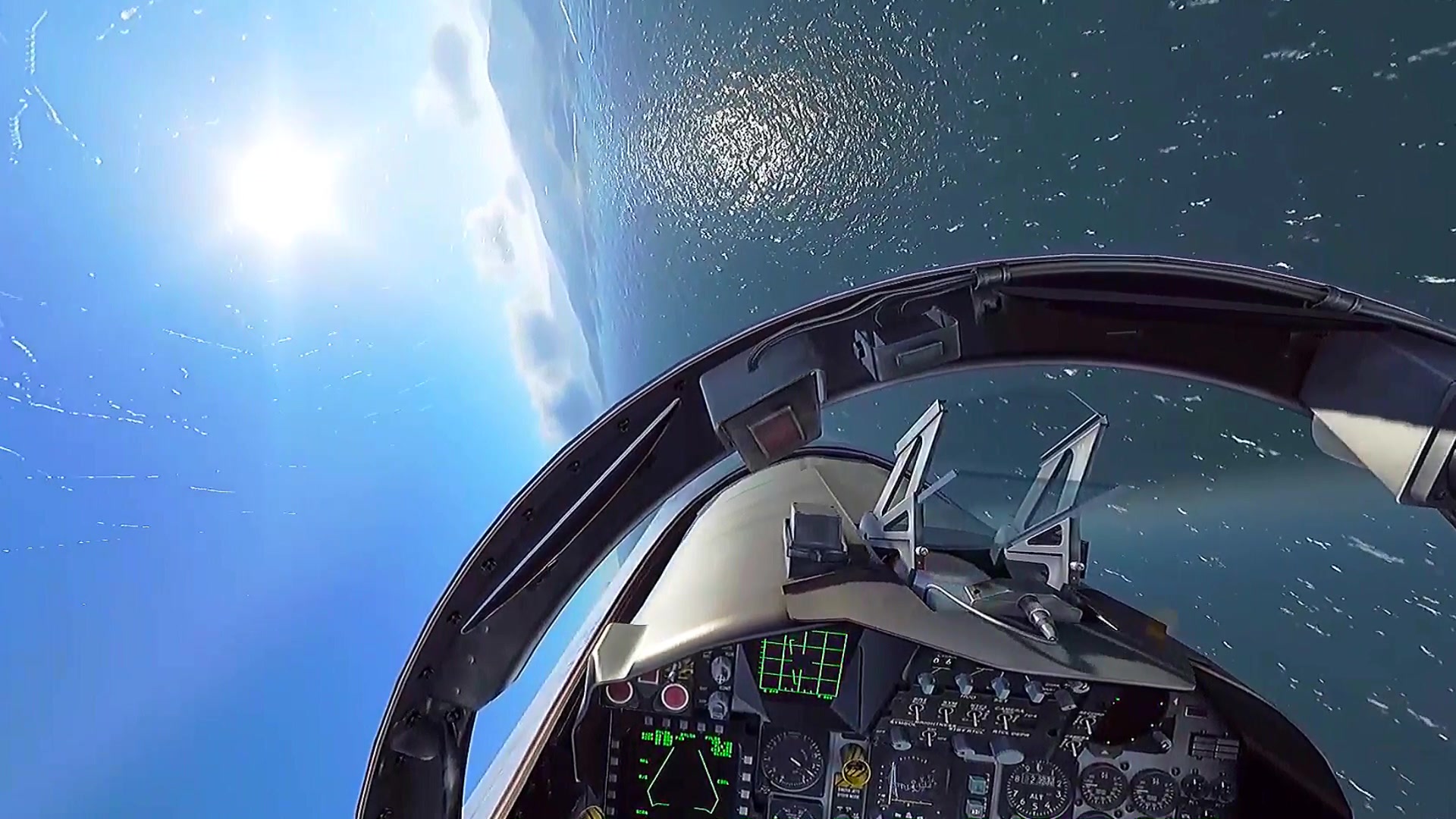 机载警告响不停,座舱实录美国f15战斗机海上持续超低空机动