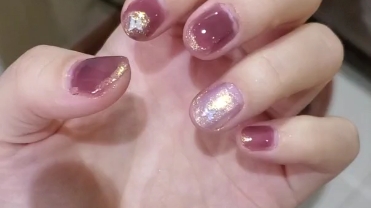 布灵布灵亮晶晶 冰透裸色指甲油