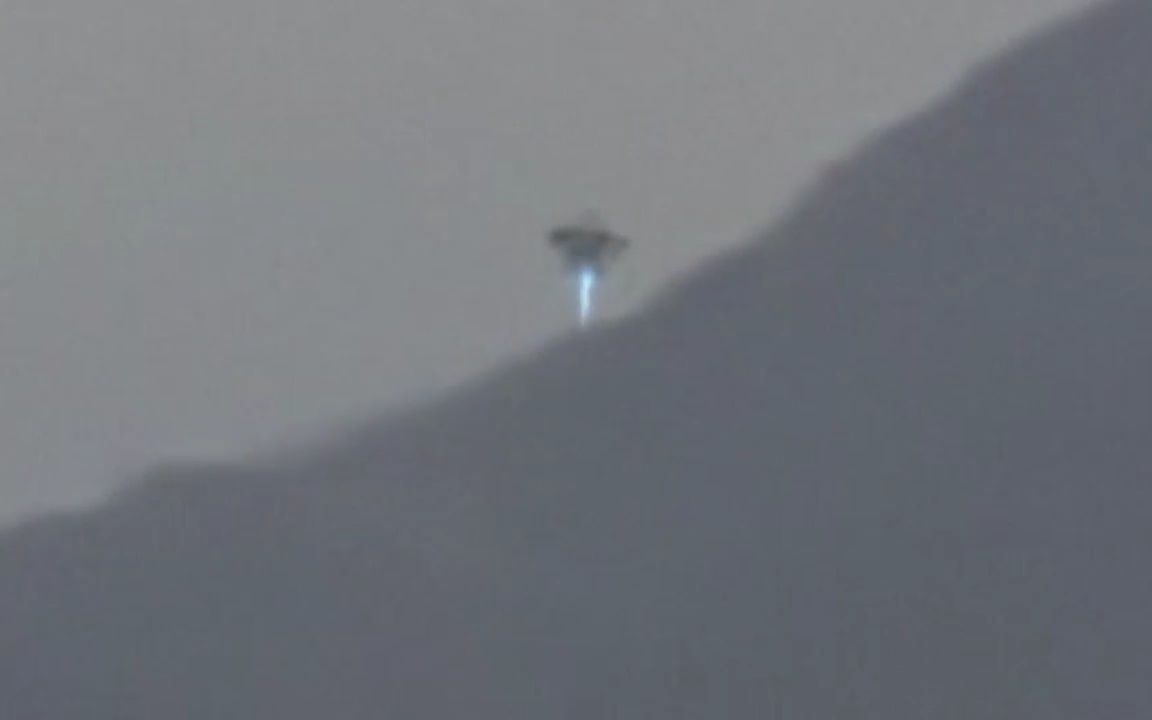 实拍ufo疑似坠毁在山里的画面