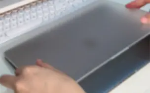 Скачать видео: 买了MacBook保护壳一个礼拜后后悔了‼️后悔买晚了😭