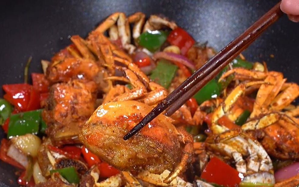 【学做饭之烧烤香螃蟹】做一锅烧烤香辣蟹,全家都是爱吃!