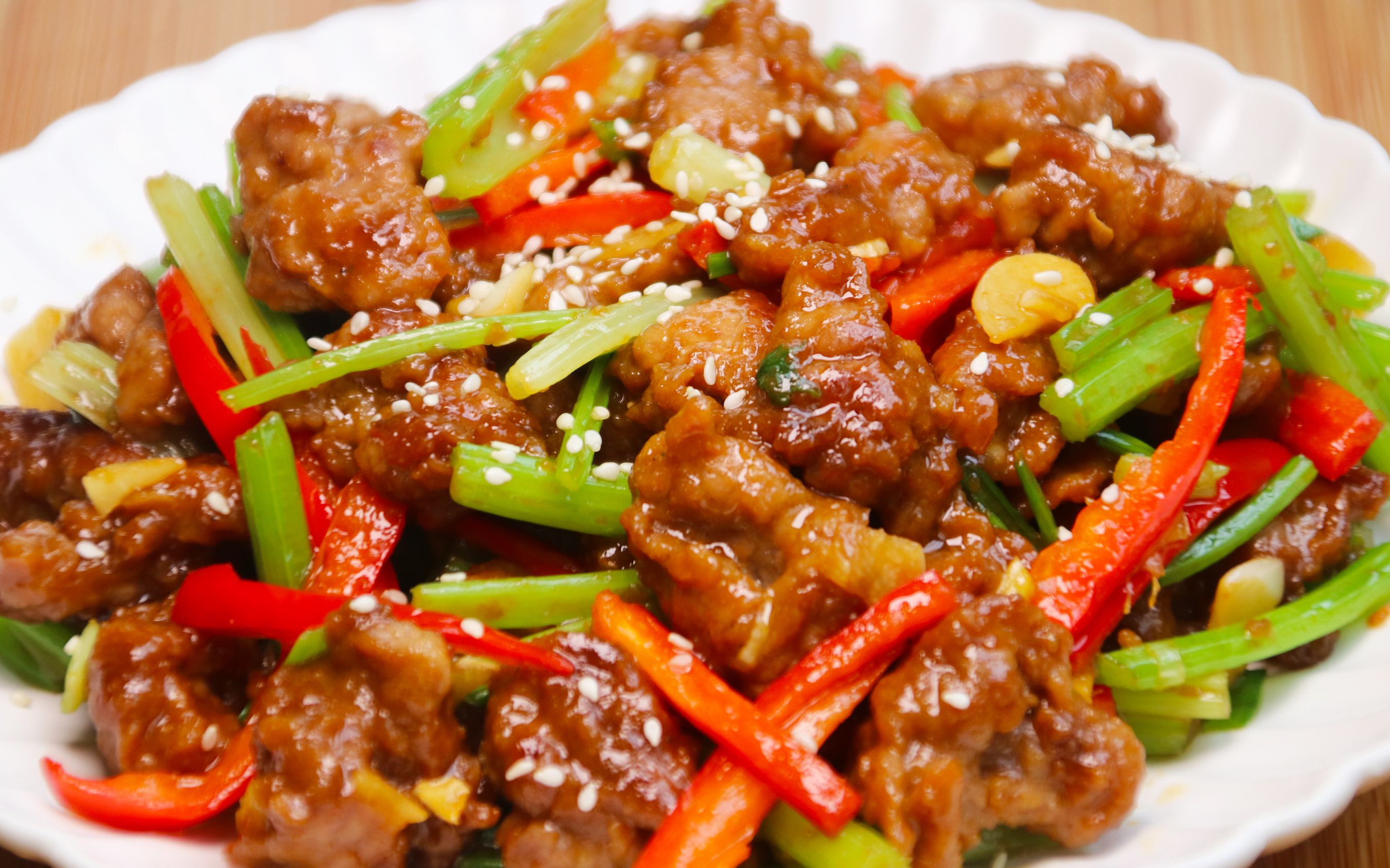 30年大厨炒牛肉秘方,不要放盐和料酒,教你一招,牛肉滑嫩不柴