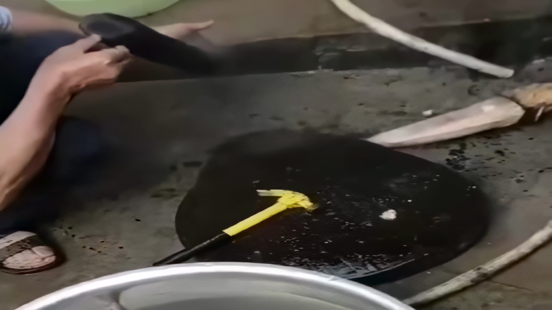 把牛角里的肉,用锤子敲出来,这个能吃吗