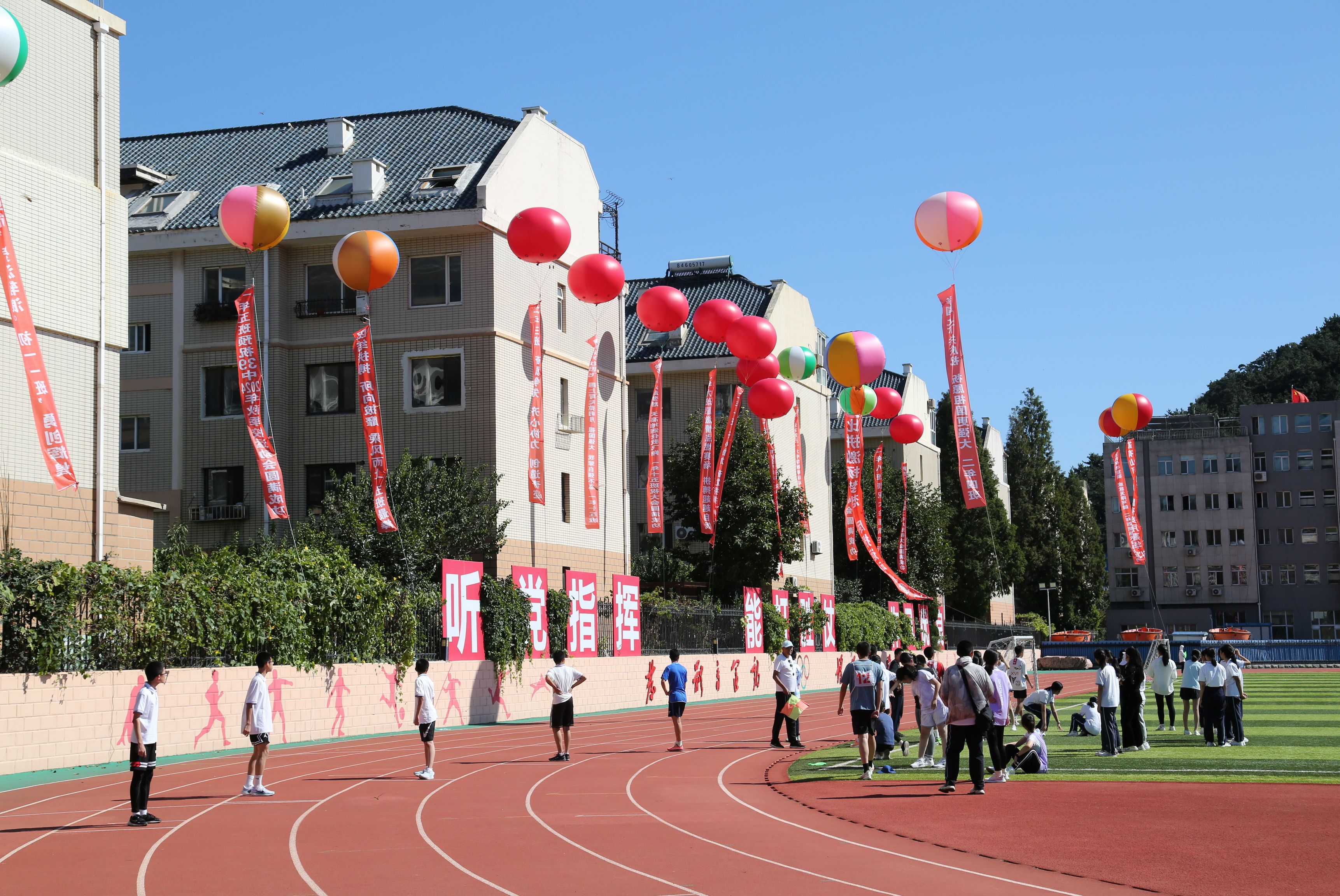 大连市第三十九中学第51届秋季阳光运动会各班级运动员入场仪式20240923哔哩哔哩bilibili