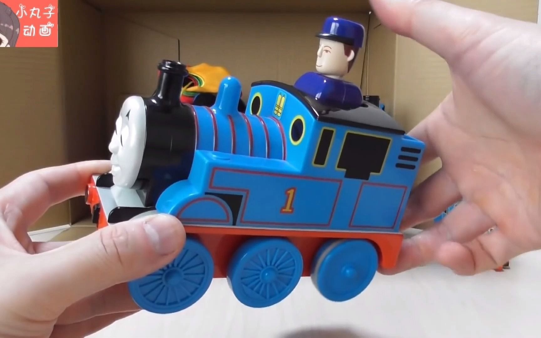 积木拼搭托马斯 小火车彩色珠子转动起来