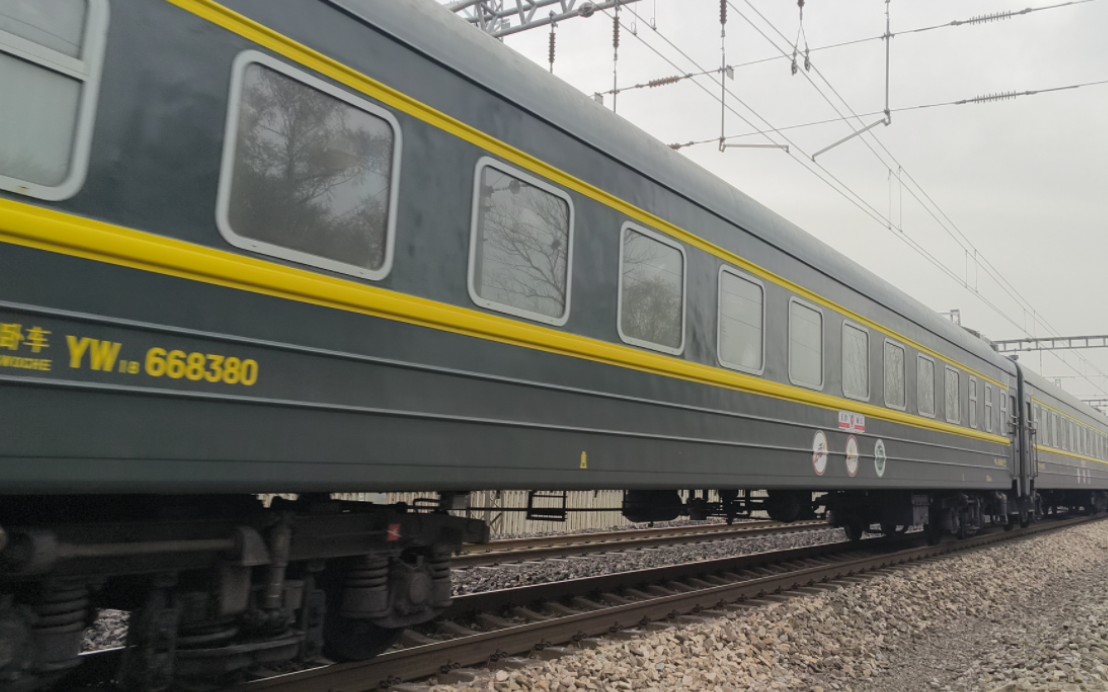 hxd2b 0481牵引y410次国际联运18型客车由武昌开往天津站