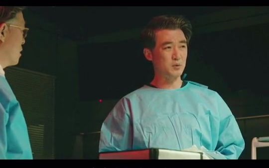 窥探mouse成医生一家本应该过着平静的幸福生活