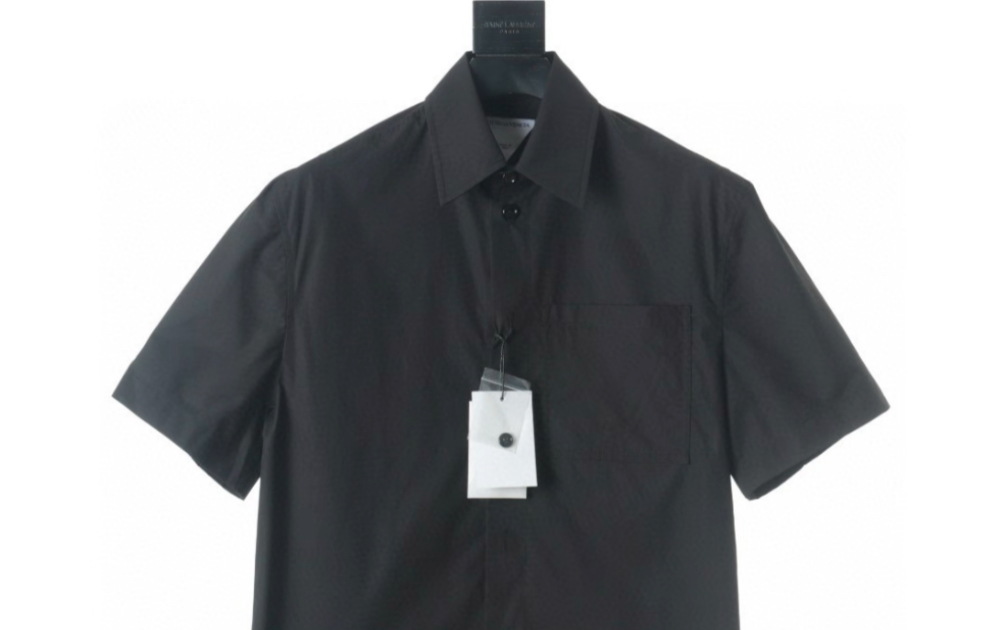bottega veneta葆蝶家bv 23ss 胸口v标短袖衬衫全棉面料染色而成,口袋