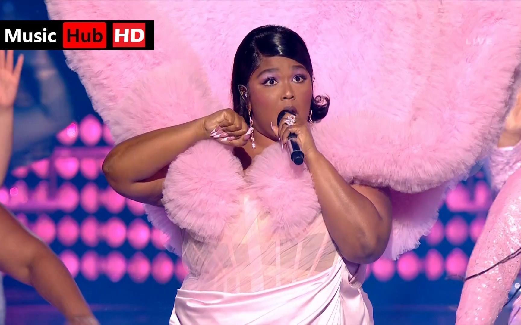 [图]Lizzo - 现场表演 Special、2 Be Loved 、About Damn Time Live (BRITs 2023) - 1080p 演唱会