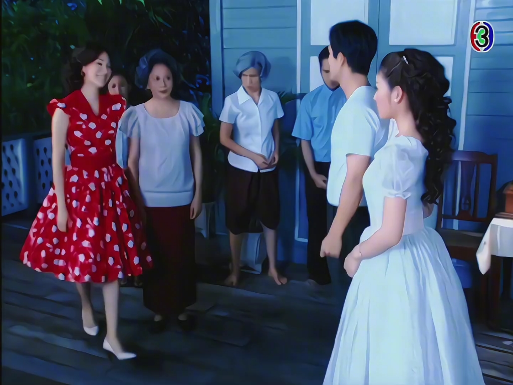 这部剧的裙子简直可以封神,不止瓦妮达的裙子没有一件