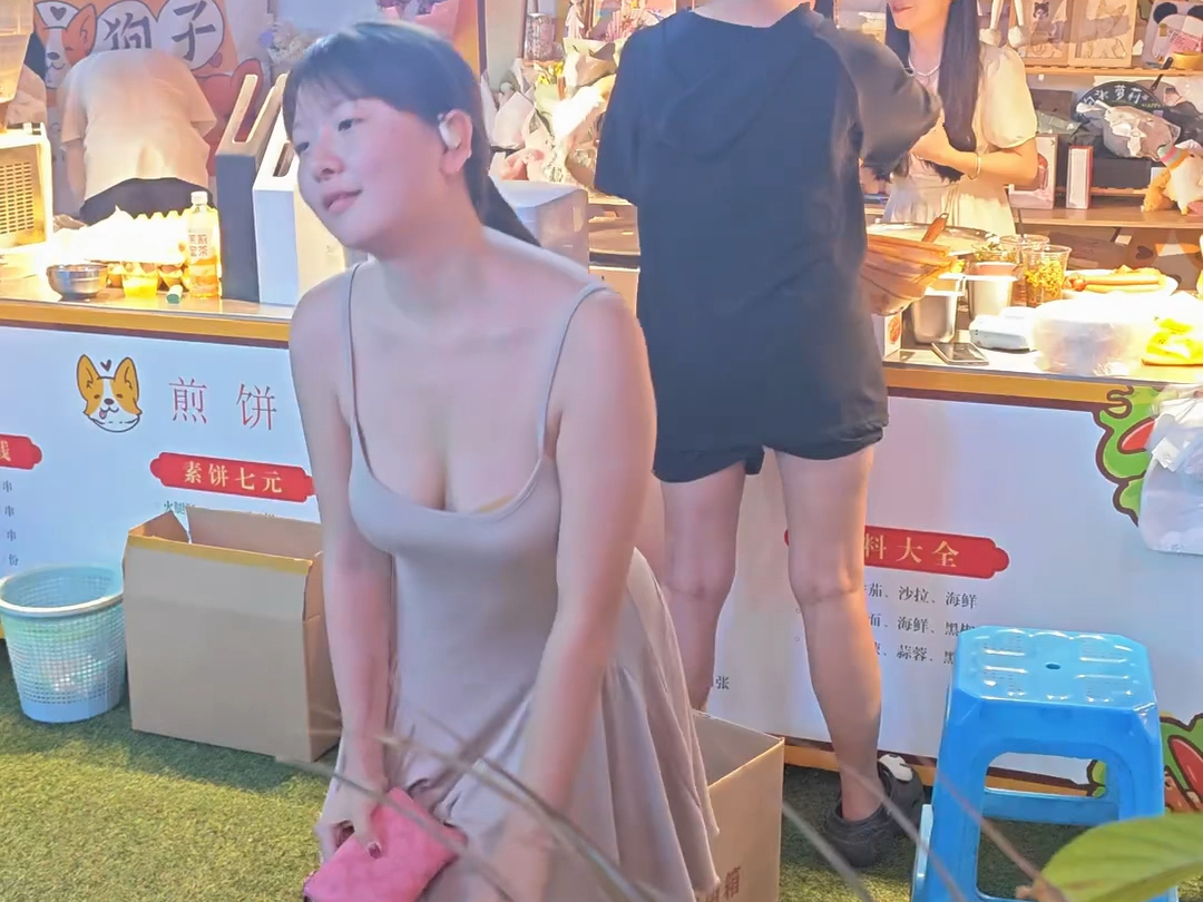 [图]我长得好看我不排队女主角