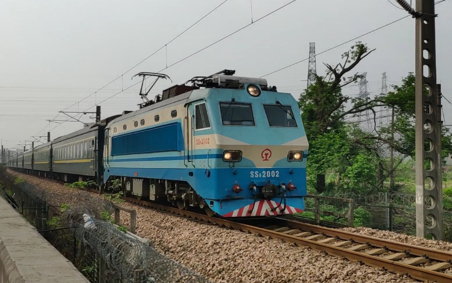 【韶八2000番台2号机】k760次 ss8-2002[沪昆绕行线][曹家桥村]