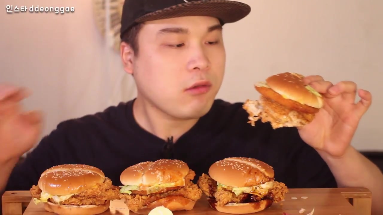 韩国吃播 无说话 donkey弟弟吃汉堡 donkey妹妹吃玉米啦 20170902