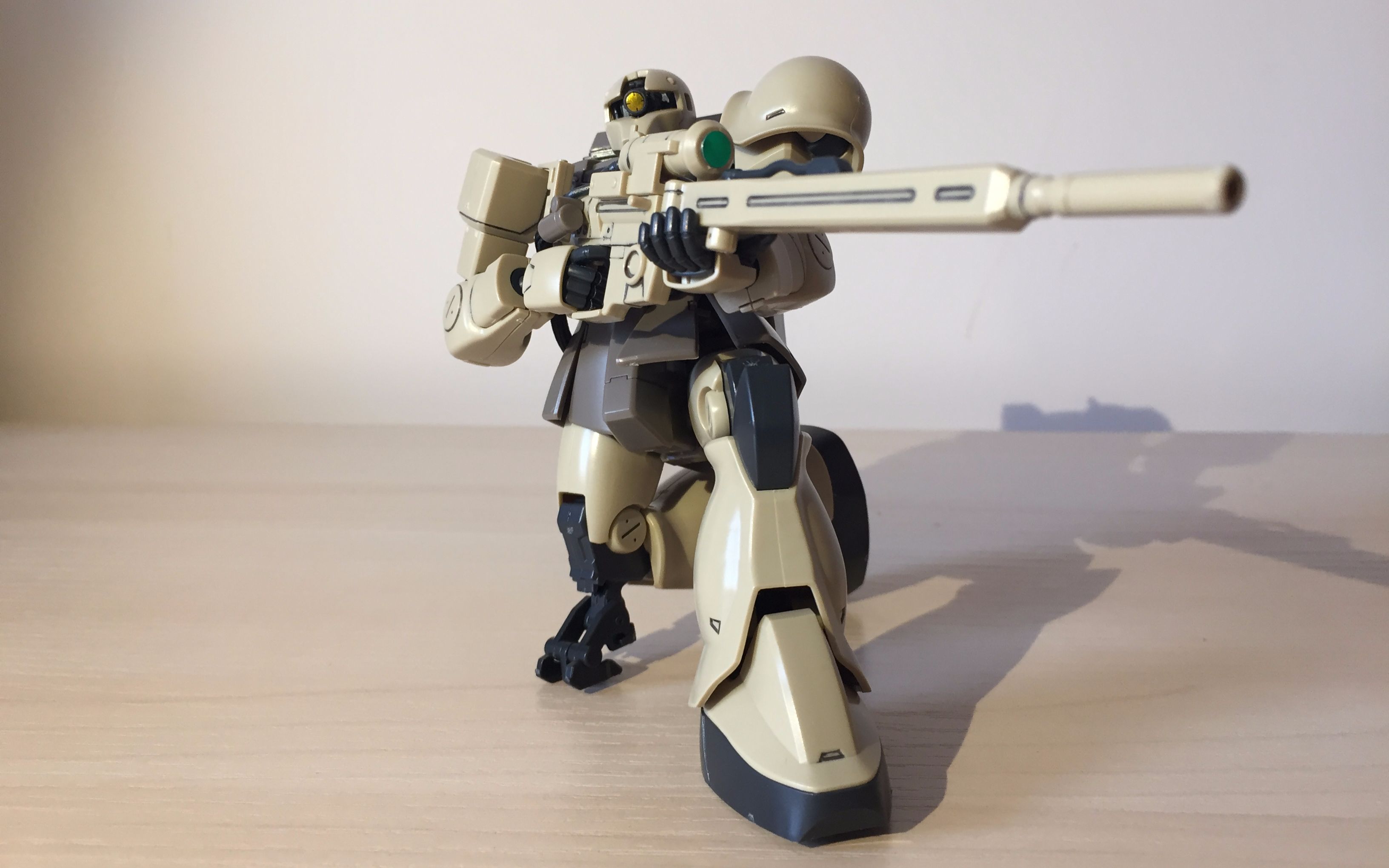 忙里偷闲玩高达沙漠中的纯爷们万代hg狙击型扎古1模型介绍